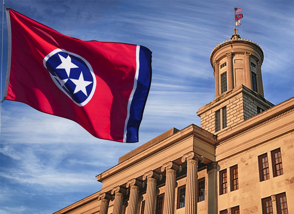 Tennessee capitol building and flag