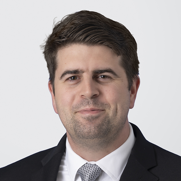 Elliott Averett Headshot